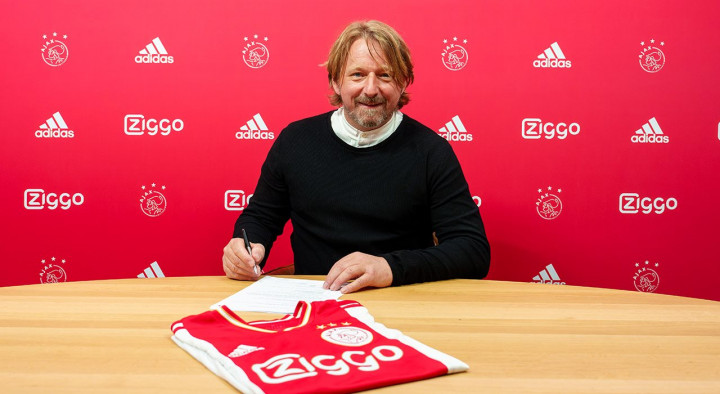 อาแย็กซ์ตั้ง ‘มิสลินตาท’ นั่งผอ.ฟุตบอล