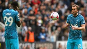 น้าคอนพูดถูก! กูรูร่วมวิจารณ์ ‘ไก่’ น่าอับอาย