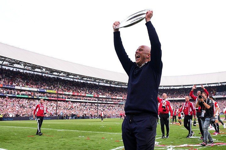 ไม่ไปไหน! ‘สล็อต’ สะบัดน้ำหมึกต่อสัญญาเฟเยนอร์ด