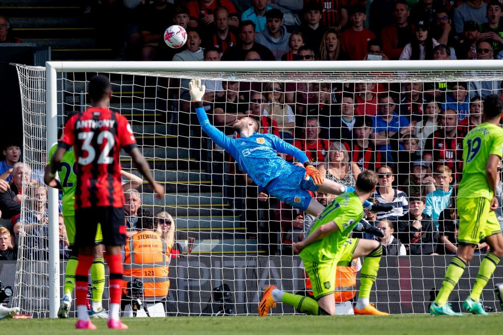 ‘ลามะ’ ซิวถุงมือทองคำ ให้เครดิตแนวรับเก็บ 17 คลีนชีต