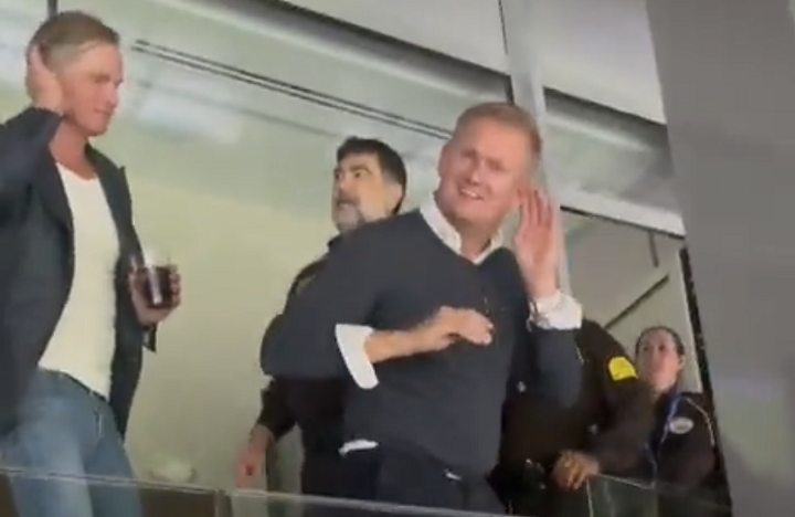 การ์ดสนามเชิญ ‘พ่อฮาลันด์’ ย้ายที่นั่งหลังหยอกแฟนราชัน