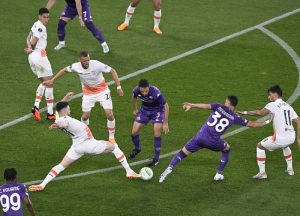 อายแทน! ‘กูรูเลี่ยน’ สับ ‘ค้อน’ ทรงบอลสุดล้าหลัง