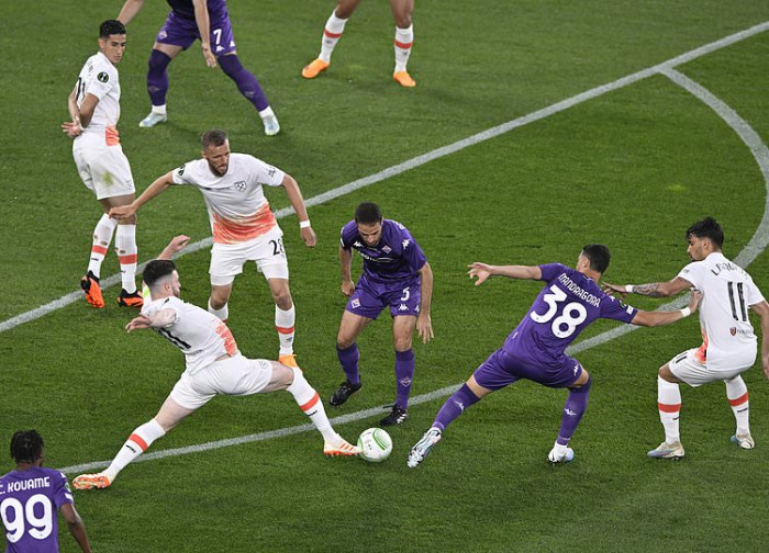 อายแทน! ‘กูรูเลี่ยน’ สับ ‘ค้อน’ ทรงบอลสุดล้าหลัง