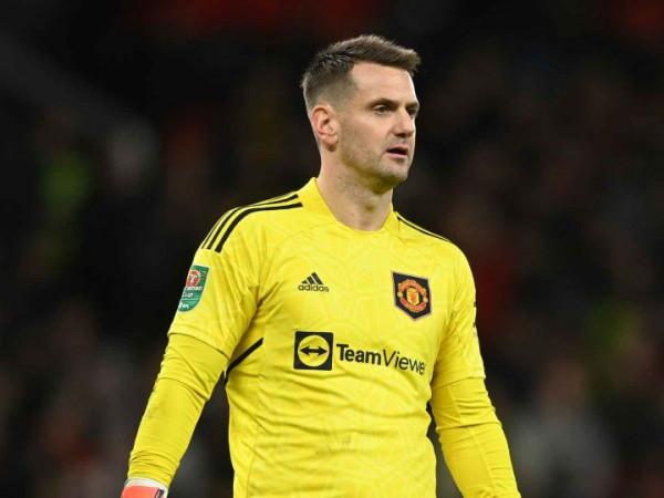 อยู่ด้วยกันก่อน! ‘เทน ฮาก’ ขวาง ‘ฮีตัน’ อดจอยน้องใหม่