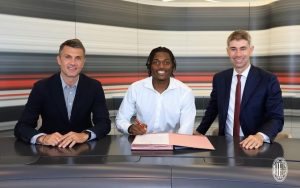 มิลานชื่นมื่นอัพสัญญา ‘เลเอา’ ถึงปี 2028