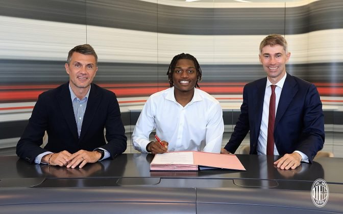 มิลานชื่นมื่นอัพสัญญา ‘เลเอา’ ถึงปี 2028