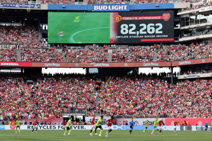 อุ่นจนเดือด! ‘แฟนผี-ปืน’ ชกกันกลางเกมกระชับมิตร