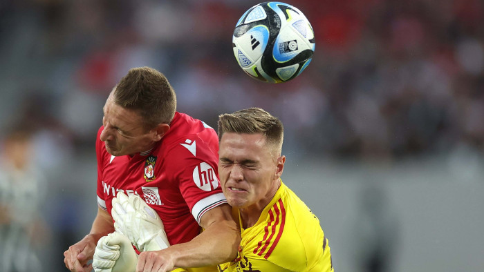 ‘โค้ชเร็กซ์แฮม’ ฉุนจัด ‘โกล์เด็กผี’ ทำลูกทีมปอดทะลุ