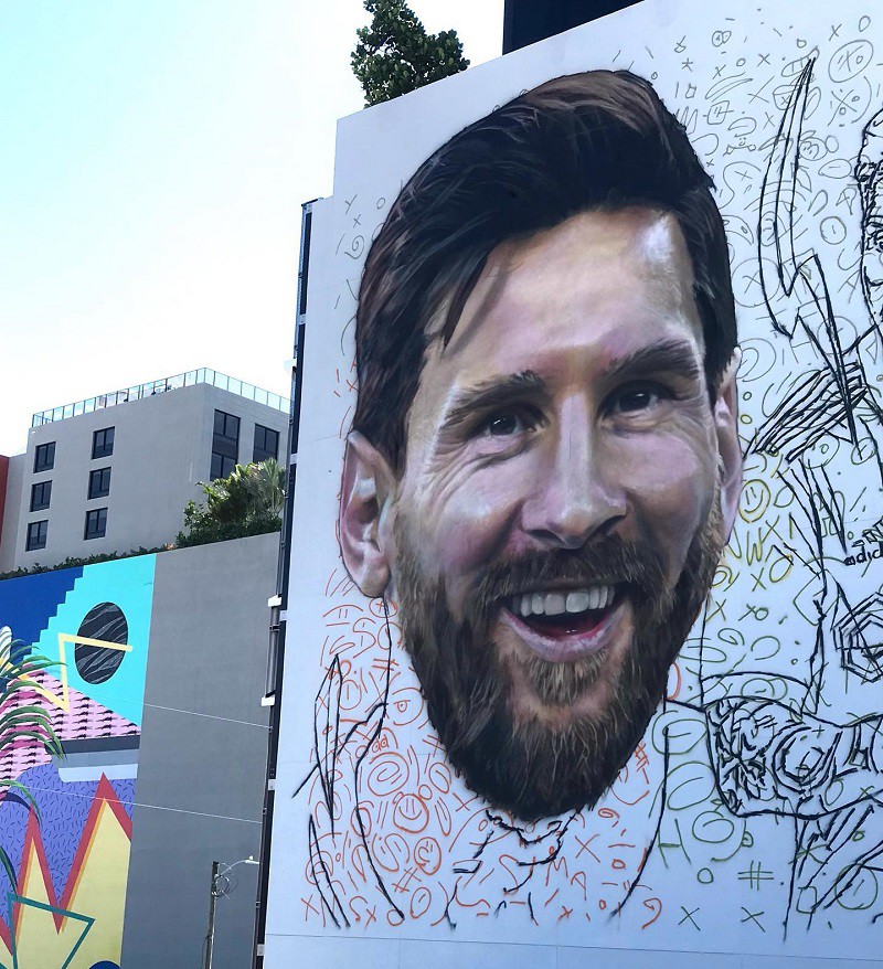 จิตรกรเพนท์ตึกต้อนรับ ‘เมสซี่’ สู่ไมอามี่