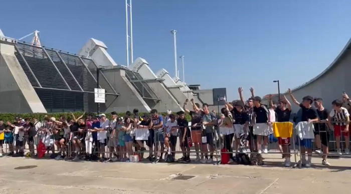 ไม่เอาบิ๊กตู้! ‘แฟนยูเว่’ แสดงพลังต่อต้าน ‘ลูกากู’