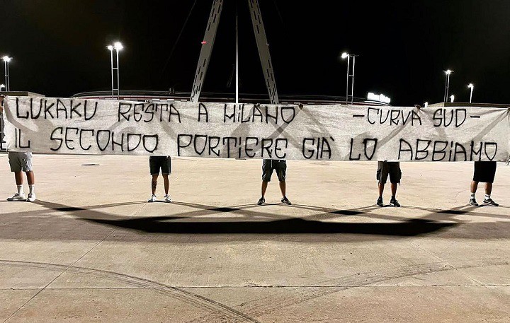 อุลตร้ายูเว่ไม่เอา ‘บิ๊กตู้’ ชูแบนเนอร์ต่อต้าน