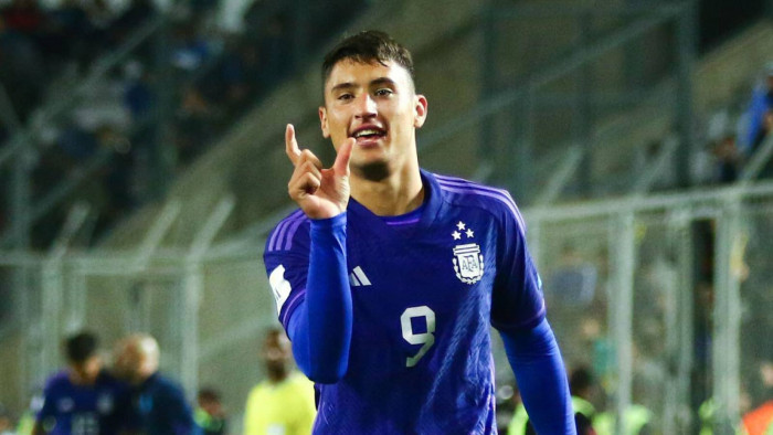 ไก่เข้าคุยสอย ‘เบลิซ’ หอกดาวรุ่งฟ้าขาว 13 ลป.