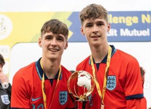 ผีเฟิร์มเซ็น ‘ลูกแฝดเฟล็ตเชอร์’ เข้าอะคาเดมี่