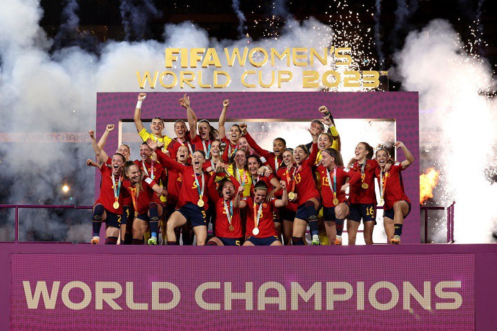 ‘กระทิงสาว’ ปราบ ‘สิงโต’ คว้าแชมป์โลกสมัยแรก