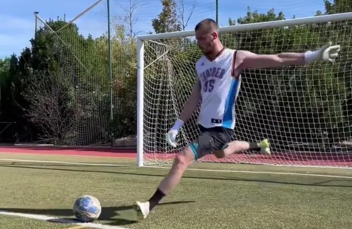 โชว์ความฟิต! ‘เด เกอา’ โพสต์คลิปซ้อมระหว่างหาทีม