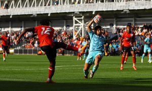 แฮนด์ได้ไง? ‘โอนีล’ โอดเปาแจกจุดโทษลูตัน