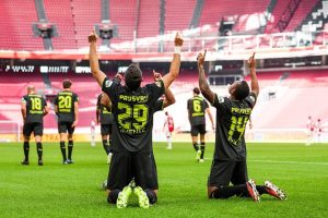 อาแย็กซ์พ่ายเฟเยนอร์ดยับ 4-0 หลังแข่งต่อจากสุดสัปดาห์