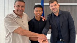 ตามรอยพ่อ! บาร์ซ่ามอบสัญญาอาชีพ ‘ลูกไคล์เวิร์ต’