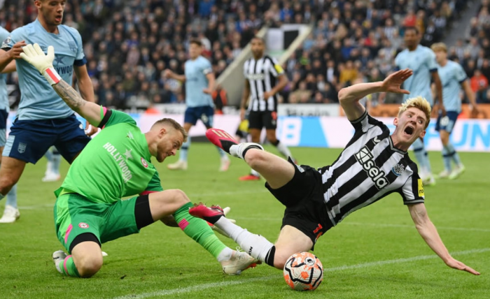 ไม่ฟาวล์ตรงไหน? ‘กอร์ดอน’ งงคนกังขาจุดโทษสาลิกา