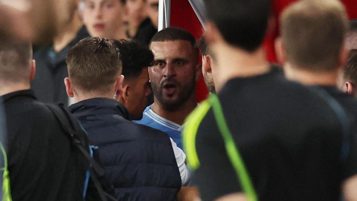 รอเคลียร์ใจ! วอล์คเกอร์แจง ‘สตาฟฟ์ปืน’ ไม่จับมือก่อน