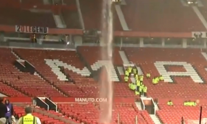 แก้ไงดี? ‘ผี’ พบอุปสรรค อุดรั่วหลังคา ‘โอลด์ แทรฟฟอร์ด’