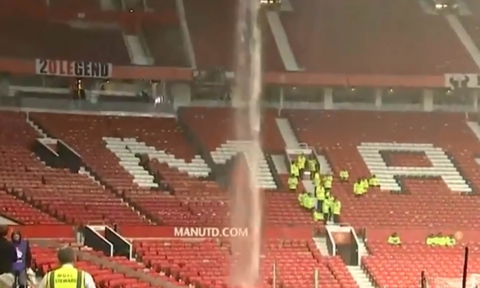 แก้ไงดี? ‘ผี’ พบอุปสรรค อุดรั่วหลังคา ‘โอลด์ แทรฟฟอร์ด’