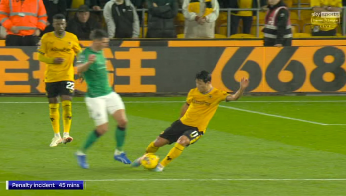 เข้าเองล้มเอง… ‘ฮี ชาน’ ยัน ‘สาลิกา’ ไม่ควรได้จุดโทษ