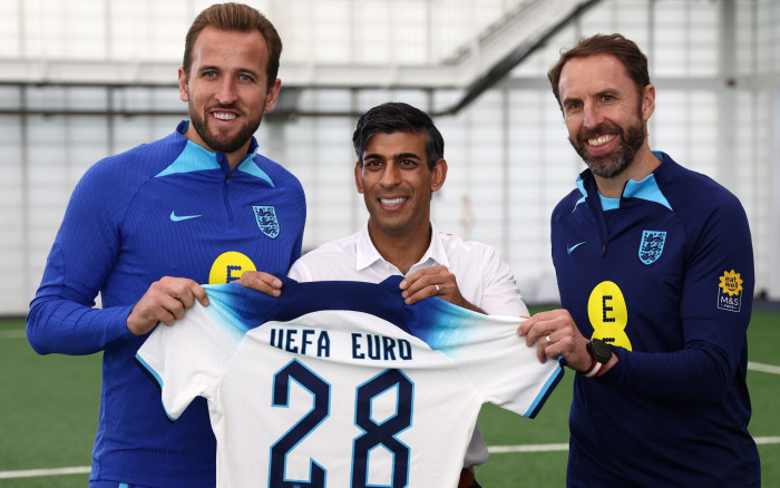 เจ้าภาพแล้วไง? ‘สิงโต’ ยื่นขอคัดยูโร 2028