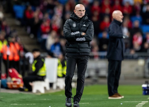 ‘เด ลา ฟูเอนเต้’ ซูฮกกระทิงรวมใจเป็นหนึ่งตีตั๋วยูโร