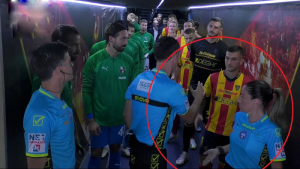 ‘เปาเลี่ยน’ เตรียมถูกพักงาน ปฏิเสธจับมือ ‘ผู้ช่วยหญิง’