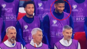 แค่ตื่นเต้น! ‘โตดิโบ’ แจงเหตุหัวเราะขณะยืนไว้อาลัย