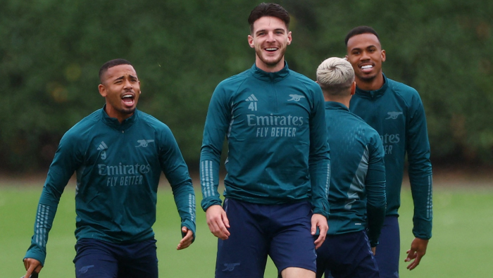 เจออุปสรรค! ‘แข้งปืน’ ติดพายุ บินแข่ง UCL ล่าช้า