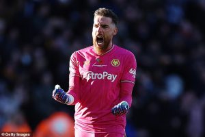 หมาป่าพร้อมปล่อย ‘ซา’ เฝ้าเสาซาอุฯ