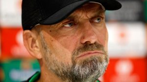 JK โวยอีก! จัด ‘หงส์ชนเรือ’ เตะเที่ยงหลังทีมชาติ