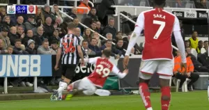 กูรูรุมจวก ‘ฮาแวร์ตซ์’ เข้าบอลโง่-‘กีมาเรส’ ศอกไม่ถึงขั้นแดง