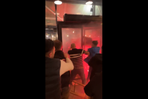 ที่นี่ปารีส! ‘อุลตร้า PSG’ บุกพังร้านรับแฟนสาลิกา