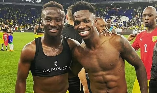 ไร้ชื่อเล่นแอฟคอน! แข้งกีนีโวยโค้ชฉกเสื้อ ‘วินิซิอุส’