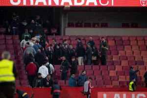 ‘กรานาด้า-บิลเบา’ เลิกเตะกลางคัน เหตุแฟนเสียชีวิต