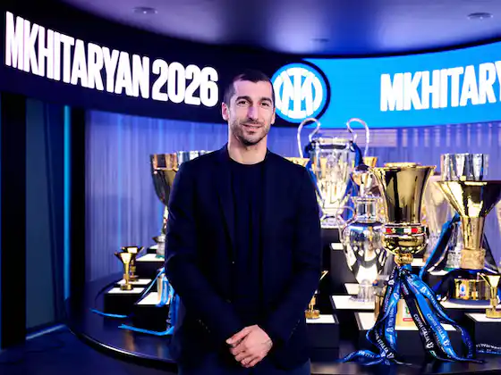 รายที่ 3! งูจับ MK ต่อสัญญาถึงปี 2026