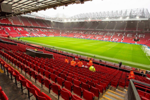 ท้องเสียเลย… สภาเมืองสอบ ‘ผี’ เสิร์ฟไก่ดิบที่โรงละคร