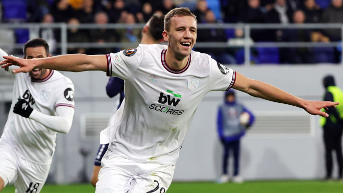 เหลือลุ้นแชมป์กลุ่ม! ‘ค้อน’ ควงเรือดำน้ำ ตีตั๋วยูโรป้า