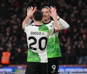 ครึ่งแรกเงียบกริบ ครึ่งหลังคมกริบ