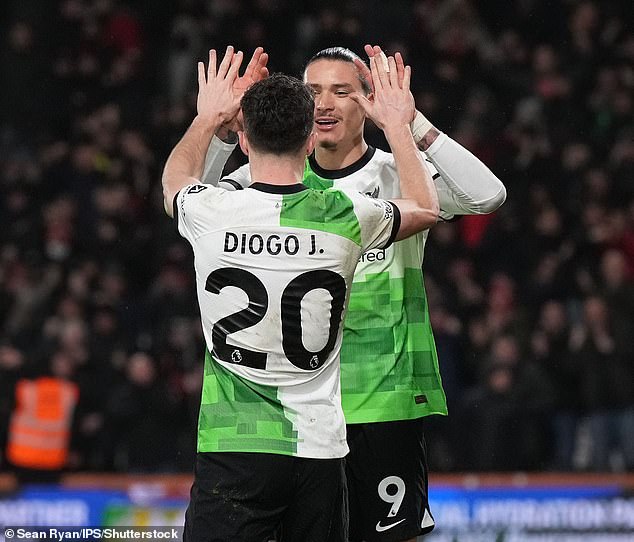 ครึ่งแรกเงียบกริบ ครึ่งหลังคมกริบ