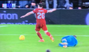 ตำนานร่วมซัด ‘โชต้า’ พุ่งล้มดันได้จุดโทษ