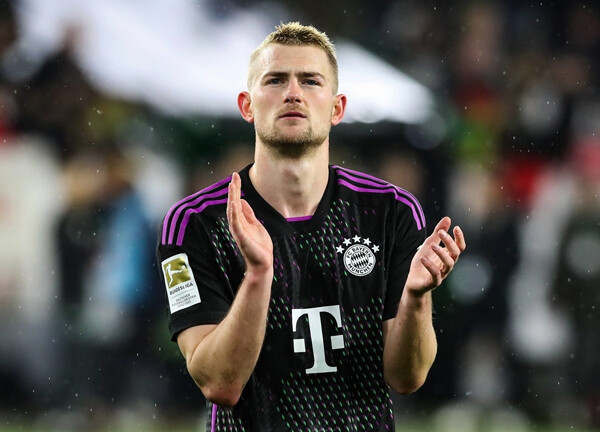 ผีแอบเหล่! ‘เดอ ลิกต์’ ไม่แฮปปี้สถานการณ์กับพี่เสือ