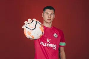 ผึ้งเจียด 3 ลย. คว้า ‘วัลดิมาร์สัน’ นายด่านไอซ์แลนด์