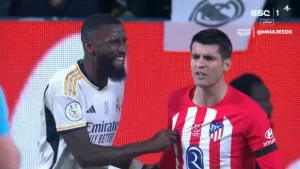 หยอกเพื่อนเก่า! กล้องจับภาพ ‘รูดิเกอร์’ หยิกนม ‘โมราต้า’