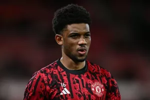 เผลอกด?! ‘อาหมัด’ ไลค์ทวีตแฟนแมวดำสะกิดหนีหลุมผี