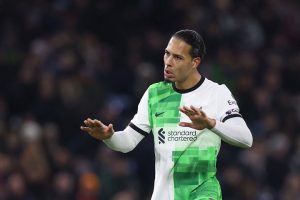 VvD ไม่สนพูดเรื่องหงส์ลุ้นแชมป์ลีกเวลานี้