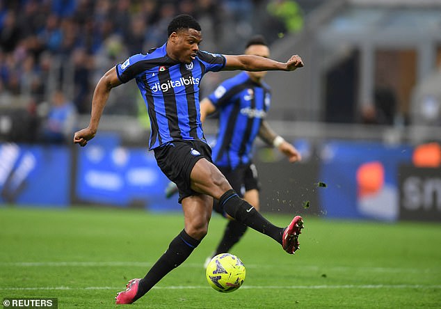 งูไม่ต่อสัญญา?! ผีนั่งคิวแรกรอคว้า ‘ดุมฟรีส์’